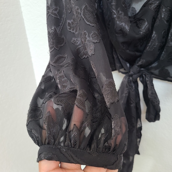 Express Jacquard Volume Sleeve Top - Picture 5 of 5